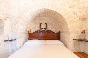 Basic Villa | 3 bedrooms, iron/ironing board, free WiFi, bed sheets - Trulli Nora con piscina (Putignano)