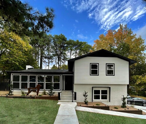 Game Room - 1.9 Miles to UofA, Chic & Artistic Setting with Local Art