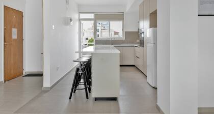 Phaedrus Living: Romanou Modern City Center Flat
