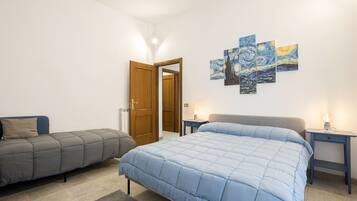 1 Schlafzimmer, Zimmersafe, Schreibtisch, Bügeleisen/Bügelbrett