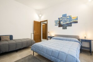1 bedroom, in-room safe, desk, iron/ironing board - Basilica San Giovanni:near the center of Rome (Roma)