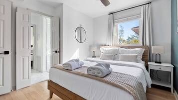 2 habitaciones, tabla de planchar con plancha, wifi y ropa de cama