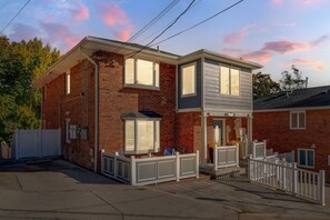 Exterior - Modern Apt | 15 Min to DC | Private Balcony (Arlington)