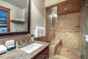 Hårføner og håndklær