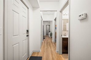 Interior - Stylish 2BR | King Bed | Parking | Heart of DC (Washington)