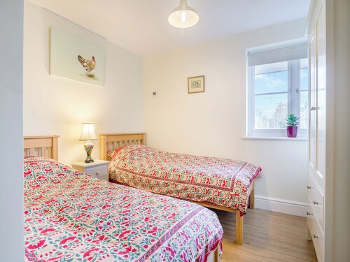 2 bedroom accommodation in Lower Wick, Dursley