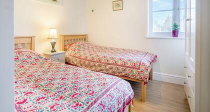2 bedroom accommodation in Lower Wick, Dursley