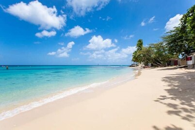 Spacious 2-bedroom on West Coast in Weston, St. James steps to beach 