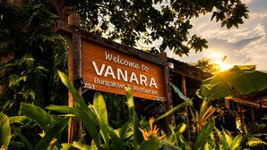 A wooden sign with 'Welcome to VANARA Bungalows & Restaurant' written on it, surrounded by lush greenery. - Vanara Bungalows  (Ko Chang)