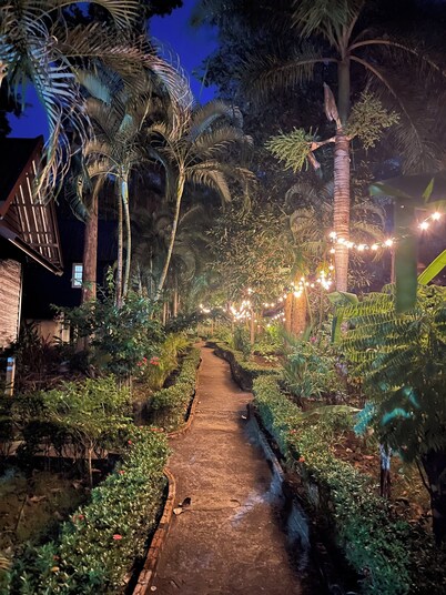 Vanara Bungalows & Restaurant