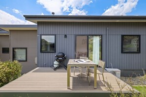 Outdoor dining - Private Crackenback Studio | Elske | Perfect (Crackenback)