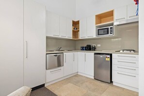 冷蔵庫、電子レンジ、コンロ、食器洗い機