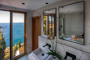 Hårtørrer, håndklæder