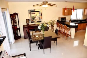 Dining - Villa de 4 Dormitorios con Piscina Cerca de la Playa (Playa del Carmen)