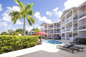 Outdoor pool - Sandbox Villa 3 BDR Central to West Coast (Weston)
