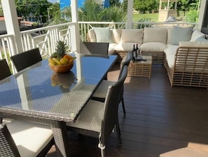 Outdoor dining - Sandbox Villa 3 BDR Central to West Coast (Weston)
