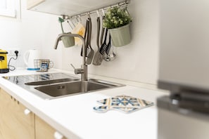 Refrigerador, horno, parrilla de estufa y lavavajillas 