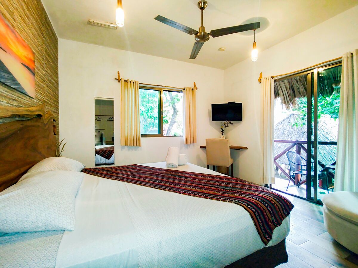 Habitación Deluxe, 1 cama King size y sofá cama, vista al jardín