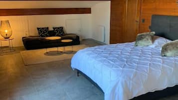 5 bedrooms, travel crib, free WiFi