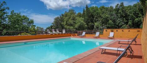 Außenpool (je nach Saison geöffnet)