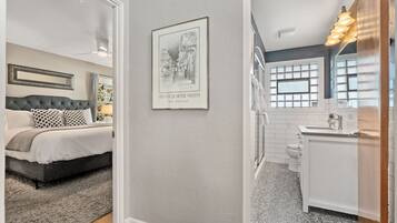 2 bedrooms, desk, iron/ironing board, travel crib