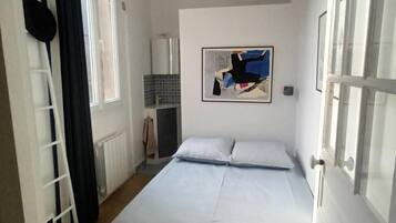 2 slaapkamers, een strijkplank/strijkijzer, reisbedje, gratis wifi