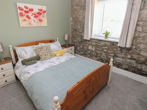 2 bedrooms, individually decorated, individually furnished, free WiFi