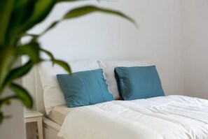 1 habitación, tabla de planchar con plancha, cuna de viaje y wifi 