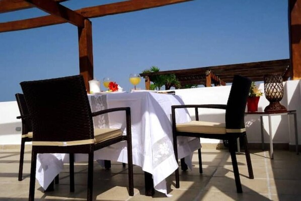 Outdoor dining