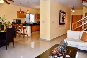 Smart-tv, dvd-spelare och böcker