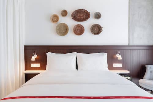 Habitación (Lovely) | Ropa de cama hipoalergénica, caja fuerte, cortinas opacas
