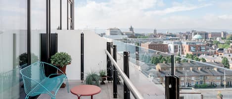 Hypo-allergenic bedding, in-room safe, blackout drapes, soundproofing