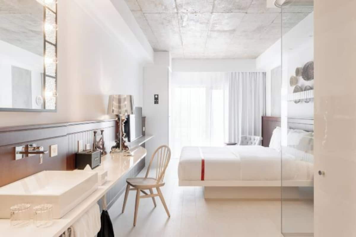Hypo-allergenic bedding, in-room safe, blackout curtains, soundproofing