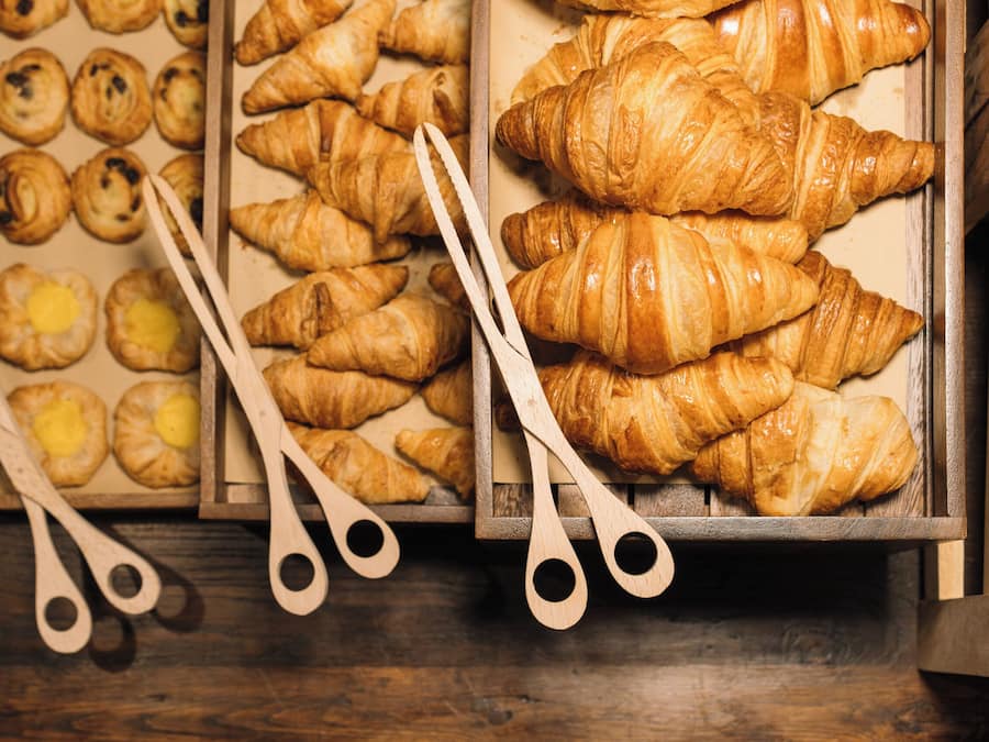 Se ofrece un desayuno continental (22 EUR por persona)