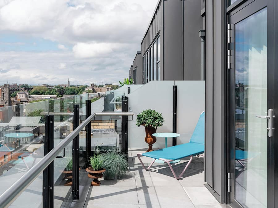 Room, Balcony (Wow) | Hypo-allergenic bedding, in-room safe, blackout drapes, soundproofing