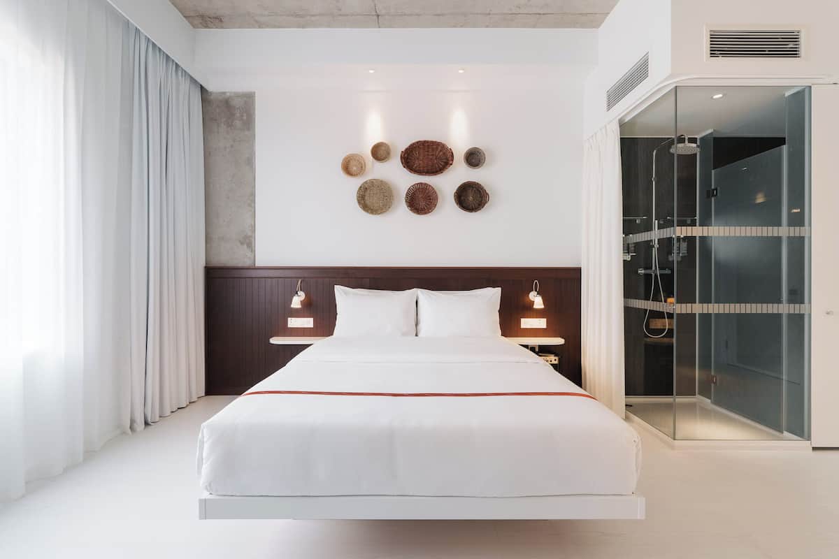 Hypo-allergenic bedding available, in-room safe, blackout drapes