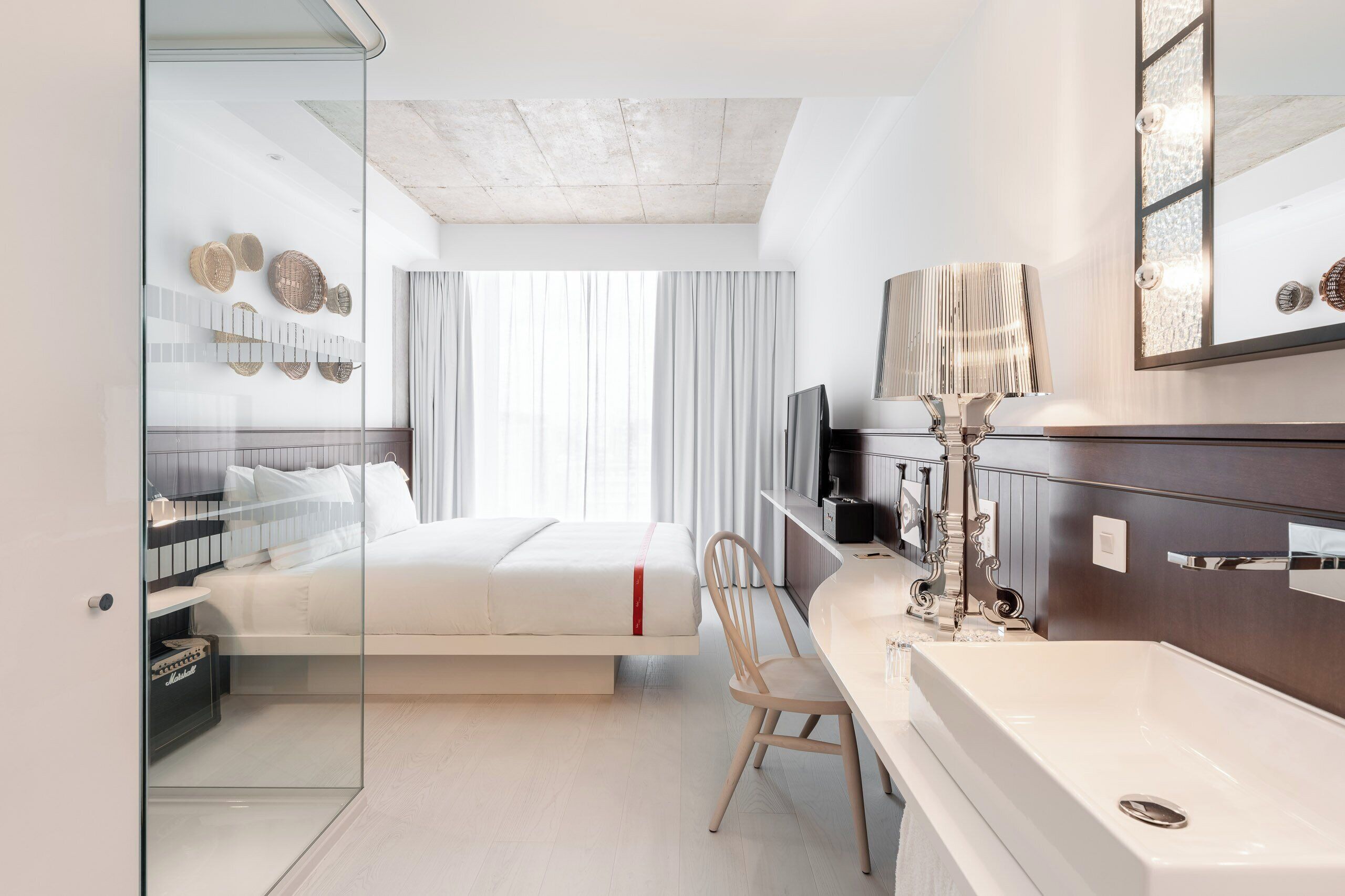 Allergiatestatut vuodevaatteet, tallelokero huoneessa, pimennysverhot