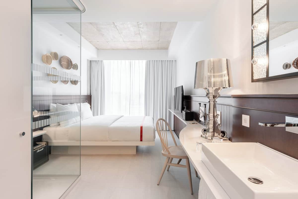 Hypo-allergenic bedding, in-room safe, blackout curtains, soundproofing