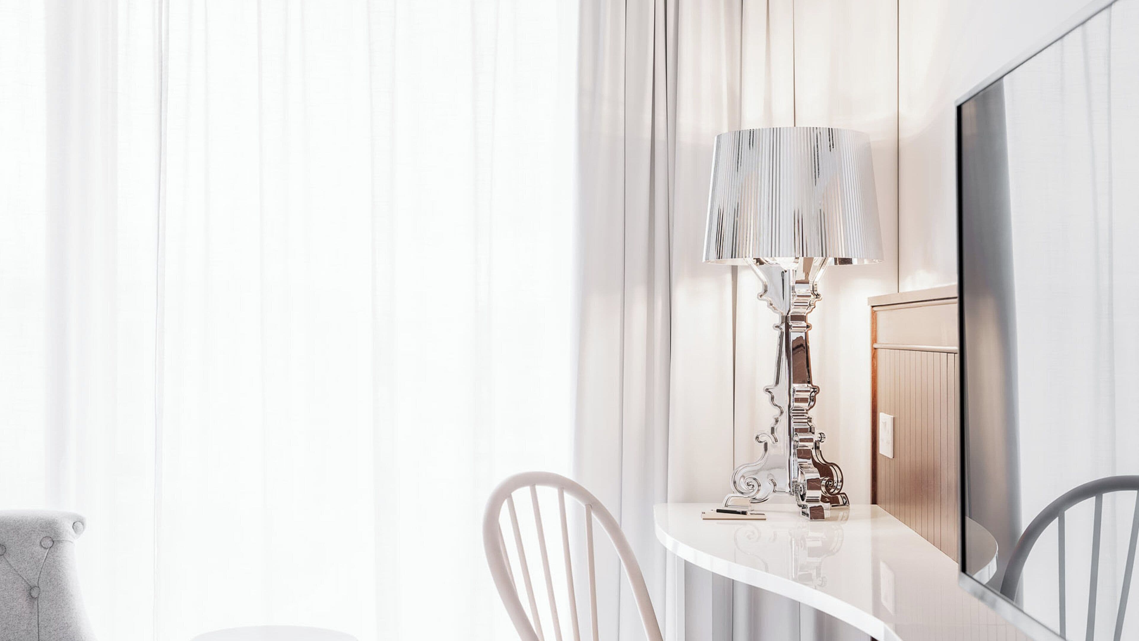 Room (Lovely)