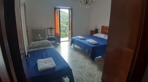 4 habitaciones, escritorio y tabla de planchar con plancha 