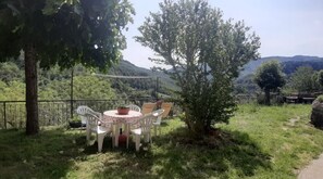Outdoor dining - Castelletto La Casina (Badia Prataglia)