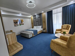 Doppia Comfort | 1 camera, minibar, cassaforte in camera, una scrivania