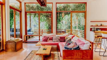 Panoramic Villa | In-room safe, individually decorated, individually furnished, desk