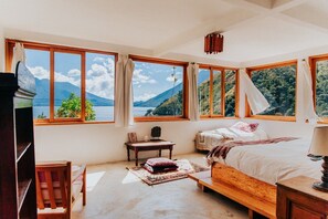 Caja de seguridad en la habitación y decoración personalizada