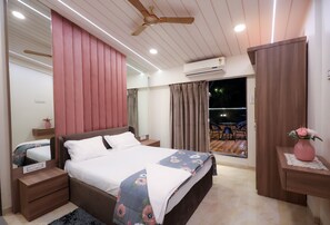 4 bedrooms, free WiFi, bed sheets, wheelchair access - Rising East by Tranquil Stays
(Lonavala)