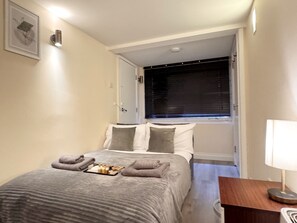 3 bedrooms, iron/ironing board, WiFi, bed sheets - Stylish 3-Bedroom Central London Vacation Rental | Steps from Oxford Street  (London)