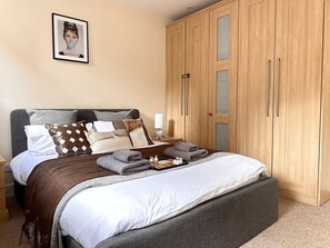 3 bedrooms, iron/ironing board, WiFi, bed sheets - Stylish 3-Bedroom Central London Vacation Rental | Steps from Oxford Street  (London)