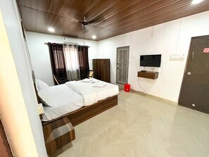 4 habitaciones, tabla de planchar con plancha, wifi y ropa de cama 