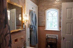 Handtücher, Seife, Toilettenpapier