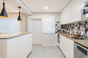 Køleskab, mikrobølgeovn, ovn, opvaskemaskine